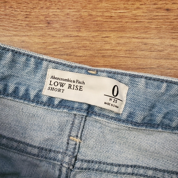 Abercrombie & Fitch Size 0 Low Rise Short Jean Shorts - Picture 3 of 6